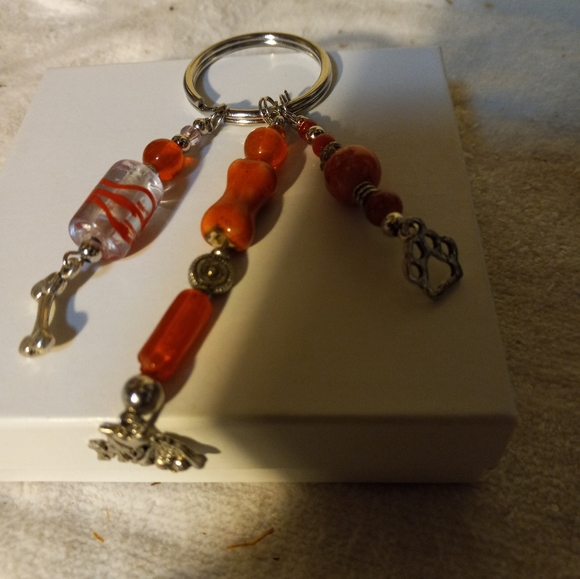 New,handmade 3 strand hanging dog charms keychain. Glass orange &silver beads. - Picture 4 of 4